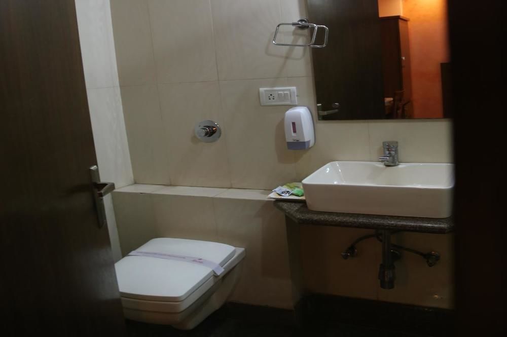 Hotel Grand Plaza Nuova Delhi Esterno foto